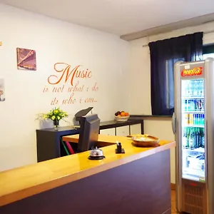 Music Nocleg ze śniadaniem